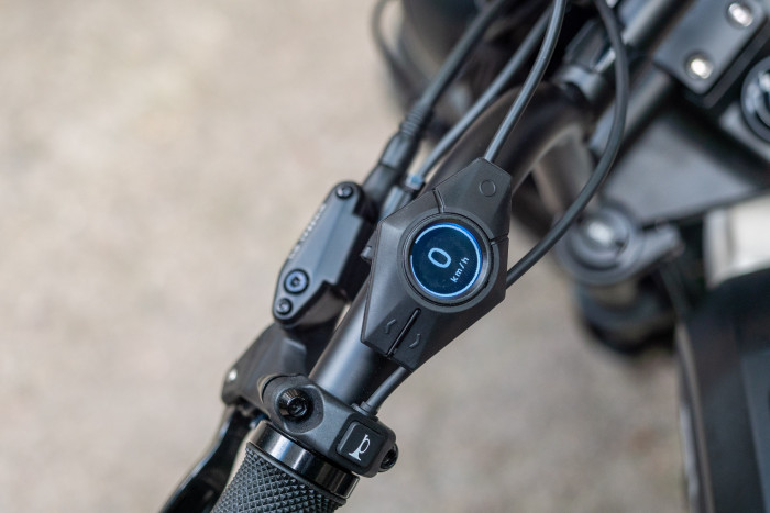 Das winzige Display am Modusschalter zeigt nur wenige Informationen. (Bild: Martin Wolf/Golem.de)