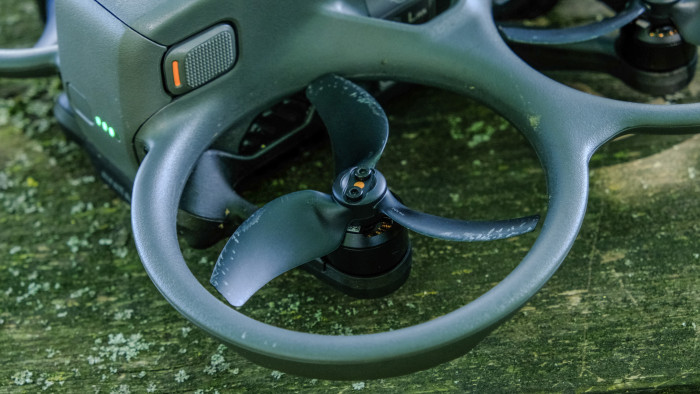 Die Propeller sind durch das Gehäuse geschützt. (Bild: Oliver Nickel/Golem.de)