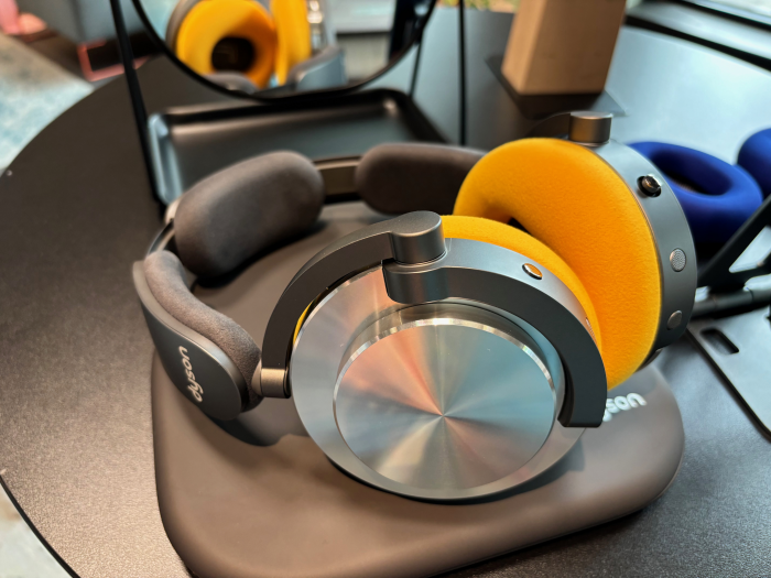 Dysons ANC-Kopfhörer Ontrac (Bild: Peter Steinlechner/Golem.de)