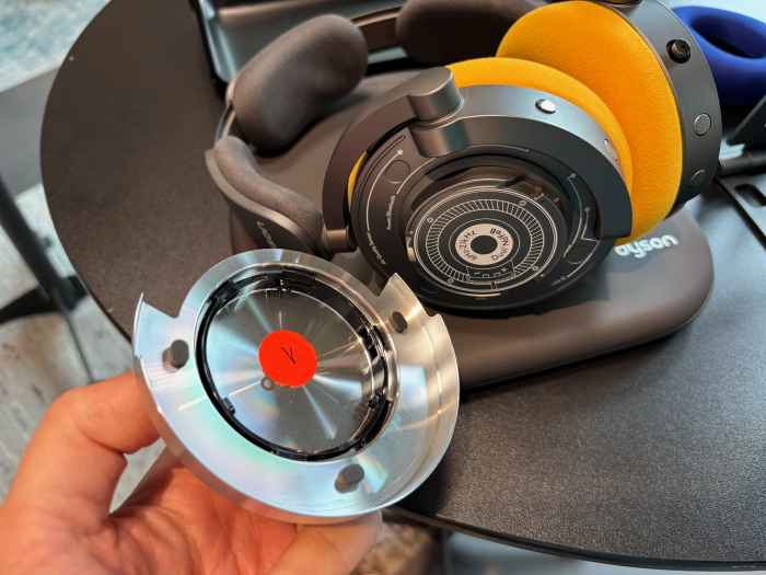 Dysons ANC-Kopfhörer Ontrac (Bild: Peter Steinlechner/Golem.de)