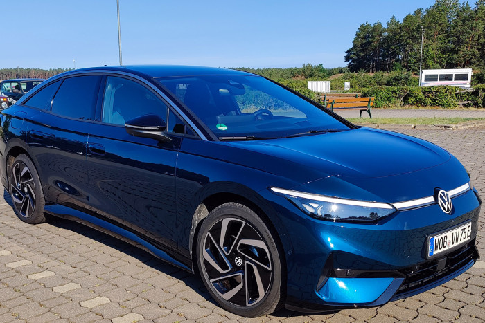 Die Limousine ist seit 2023 auf dem Markt und inzwischen auch als Kombi-Version verfügbar.(Foto: Martin Wolf/Golem.de)