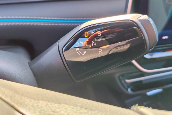 Der Fahrwahlhebel befindet sich rechts am Lenkrad. (Foto: Martin Wolf/Golem.de)