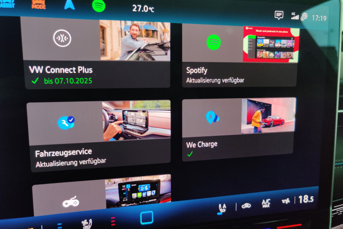 Über das Infotainment lassen sich Zusatzdienste wie Spotify einbinden. (Foto: Friedhelm Greis/Golem.de)