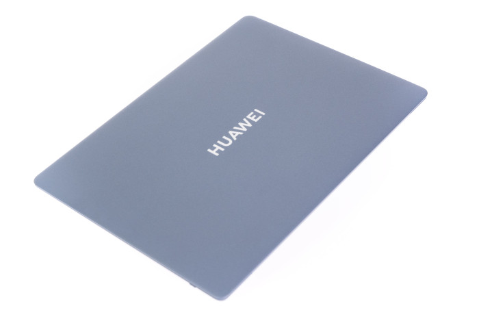 Ober- und Unterseite sind schlicht. Das Magnesiumgehäuse soll widerstandsfähig sein und fühlt sich angenehm an. (Quelle: Martin Wolf/Golem.de)