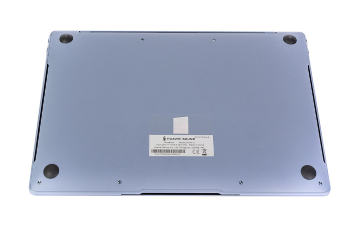 Ober- und Unterseite sind schlicht. Das Magnesiumgehäuse soll widerstandsfähig sein und fühlt sich angenehm an. (Quelle: Martin Wolf/Golem.de)