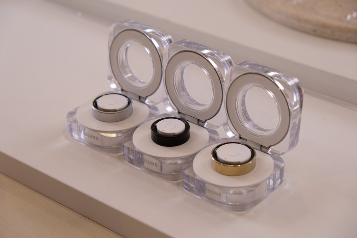 Den Galaxy Ring gibt es in Schwarz, Silber und Gold. (Bild: Tobias Költzsch/Golem.de)