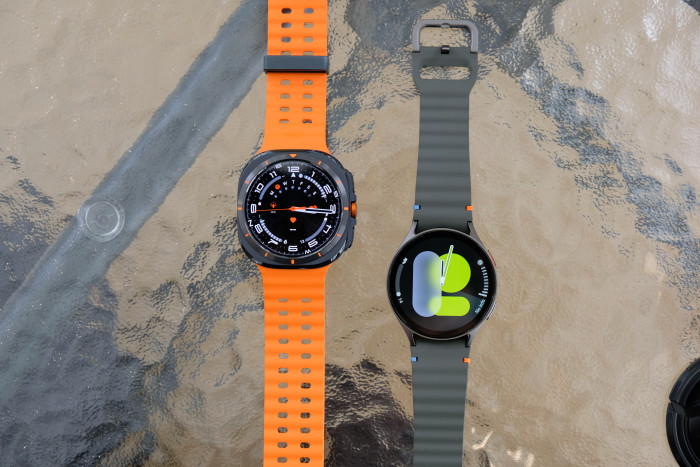 Die Galaxy Watch Ultra hat ein wesentlich breiteres Armband. (Bild: Tobias Költzsch/Golem.de)