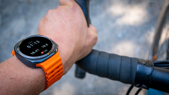 Eine der Trainingsanzeigen der Samsung Watch Ultra; die Datenfelder können geändert werden. (Bild: Peter Steinlechner/Golem.de)