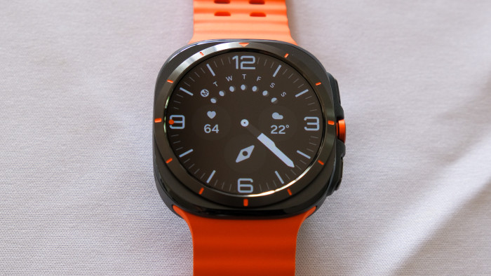 Das gleiche Zifferblatt im etwas dunkleren Always-on-Modus. (Bild: Peter Steinlechner/Golem.de)