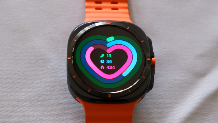 Die Herzen von Samsung wollen im Laufe des Tages "befüllt" werden - durch Aktivitäten. (Bild: Peter Steinlechner/Golem.de)