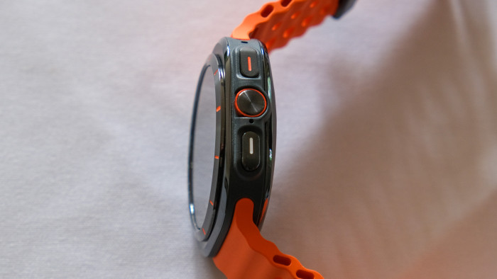 Die drei Tasten wirken wertig und haben gute Druckpunkte. (Bild: Peter Steinlechner/Golem.de)