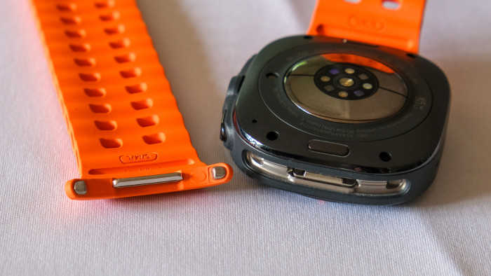 Das neue Band-Anschlusssystem von Samsung (Bild: Peter Steinlechner/Golem.de)