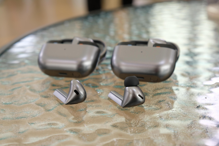 Die neue Galaxy-Buds-3-Modellreihe (Bild: Tobias Költzsch/Golem.de)