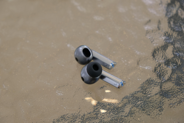 Die neue Galaxy-Buds-3-Modellreihe (Bild: Tobias Költzsch/Golem.de)