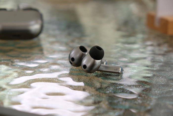 Die neue Galaxy-Buds-3-Modellreihe (Bild: Tobias Költzsch/Golem.de)