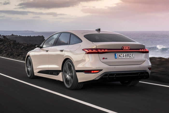 Die Limousine heißt Sportback und ist 1.650 Euro günstiger als der Kombi. (Foto: Audi) 