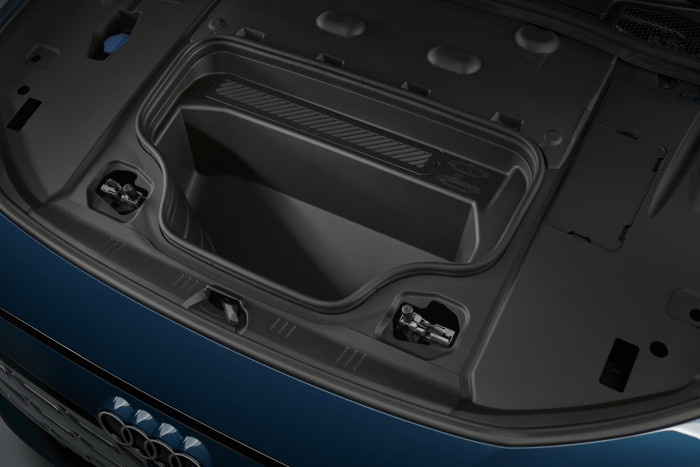 Der Stauraum unter der Fronthaube fasst in beiden Varianten 27 Liter. (Foto: Audi)