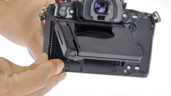 Der Bildschirm lässt sich jetzt auch klappen. (Bild: Martin Wolf/Golem.de)