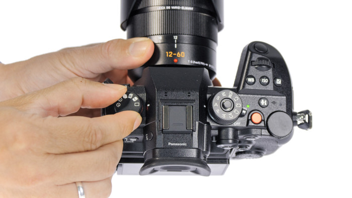 Die Räder sind gut verarbeitet, das Moduswahlrad hat wie gewohnt eine Arretierung. (Bild: Martin Wolf/Golem.de)