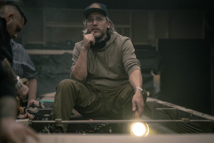 Regisseur Fede Alvarez am Set von Alien: Romulus (Bild: 20th Century Studios)