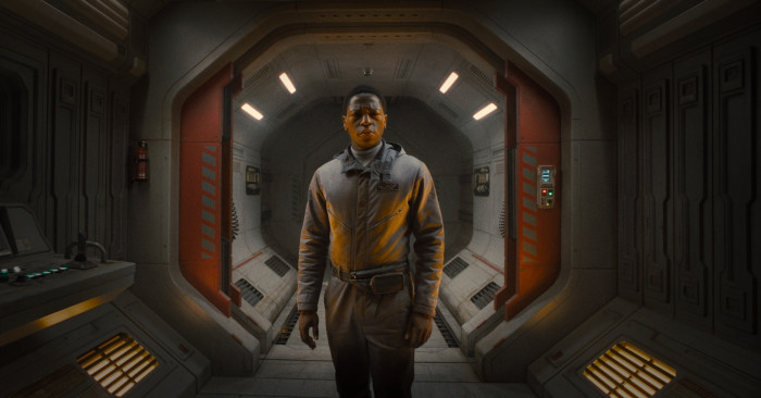 Romulus ist moderner ausgeleuchtet als alte Alien-Filme, sieht aber trotzdem sehr schick aus. (Bild: 20th Century Studios)
