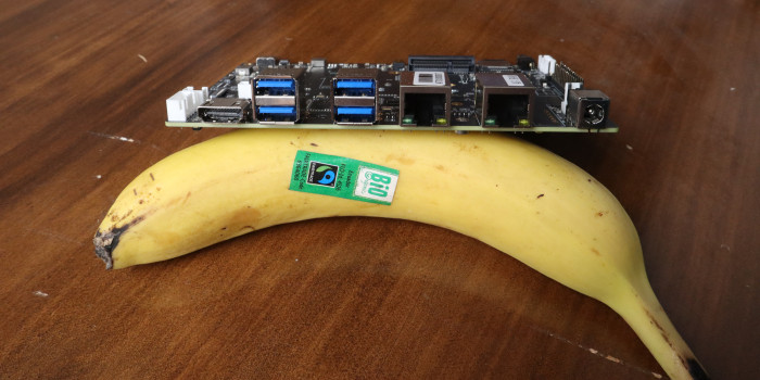 Mit Anschlüssen ist der BPI-F3 großzügig ausgestattet. (Bild: Johannes Hiltscher/Golem.de)