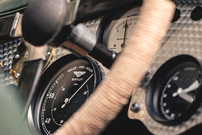 Die Spitzengeschwindigkeit beträgt 72 km/h. (Foto: Bentley)