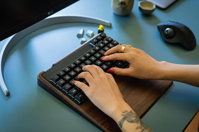 Keyboardio Preonic: Ortholineare Tastatur im Holzgehäuse - Golem.de