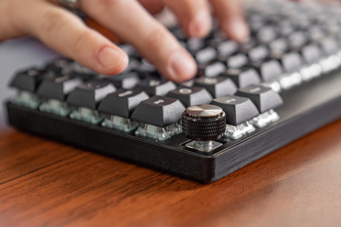 Keyboardio Preonic: Ortholineare Tastatur im Holzgehäuse - Golem.de