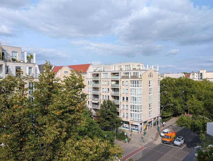 Der Magic Editor auf dem Pixel 9 Pro XL kann nun aus einem Foto ...