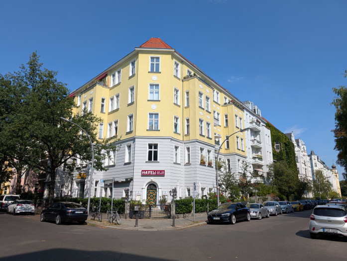 Situationen mit sehr hohen Kontrastunterschieden beherrscht das Pixel 9 Pro XL gut. (Bild: Tobias Költzsch/Golem.de)