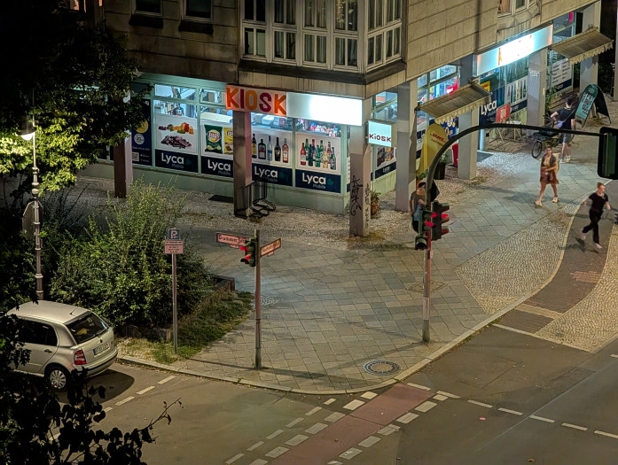 Auch die Telekamera können wir für Nachtaufnahmen verwenden. (Bild: Tobias Költzsch/Golem.de)