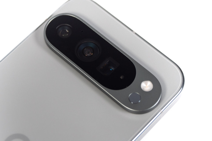 Das Kameramodul ist jetzt abgerundet und geht nicht mehr in den Rahmen über. (Bild: Martin Wolf/Golem.de)