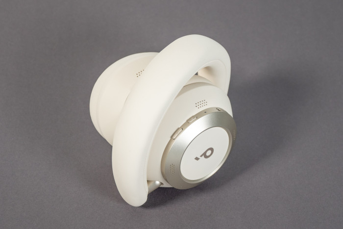 Der Space One Pro lässt sich sehr kompakt zusammenfalten. (Bild: Martin Wolf/Golem.de)