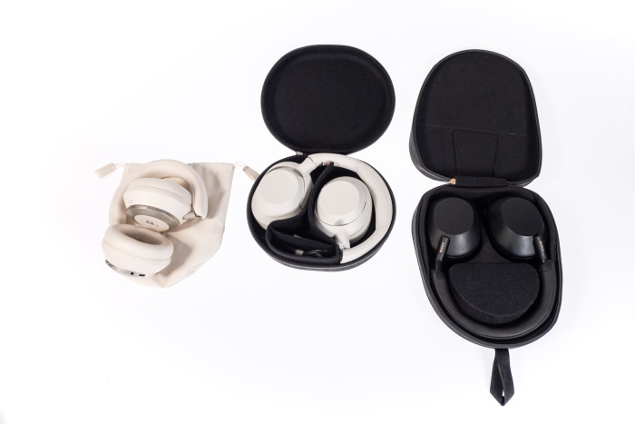 Links Space One Pro, in der Mitte Sonys Ult Wear, rechts Sonys WH-1000XM5 (Bild: Martin Wolf/Golem.de)