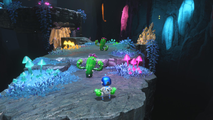 Düster und trotzdem schön: In der Höhle warten allerlei fiese Überraschungen auf Astro. (Bild: Sony / Screenshot: Golem.de)