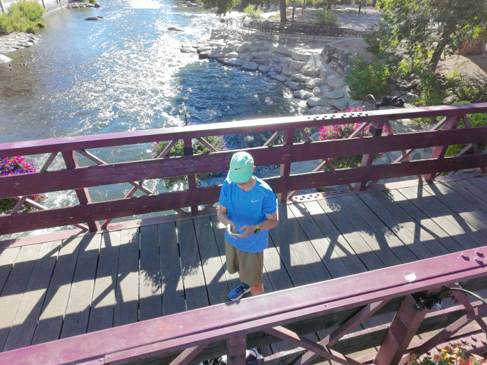 Die DJI Neo macht jetzt sichtbar bessere Aufnahmen als vor dem Update. (Bild: Steinlechner / Golem.de)