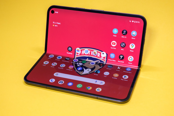 Das Scharnier hat Google verglichen mit dem ersten Pixel Fold stark verbessert. (Bild: Tobias Költzsch/Golem.de)