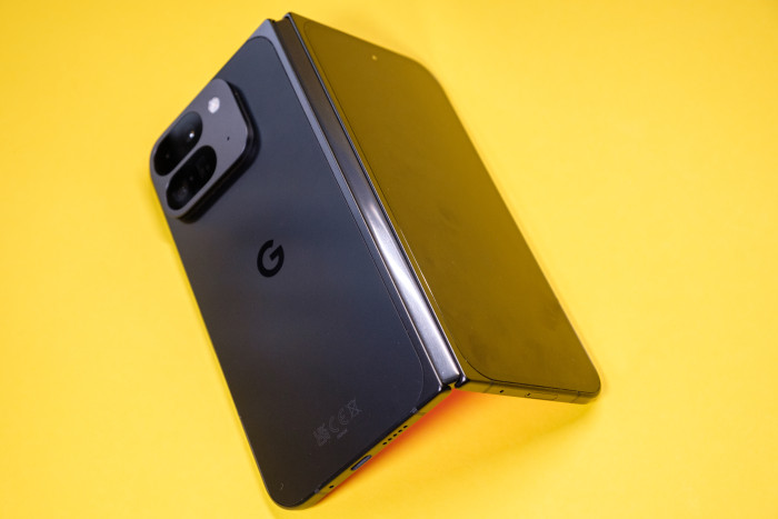 Das Scharnier von außen (Bild: Tobias Költzsch/Golem.de)