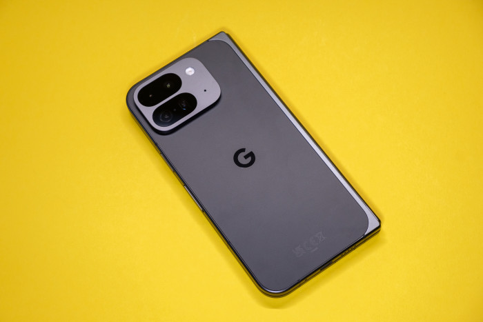 Das Kameramodul ist vom Design her denen der anderen Pixel-9-Modelle angepasst. (Bild: Tobias Költzsch/Golem.de)