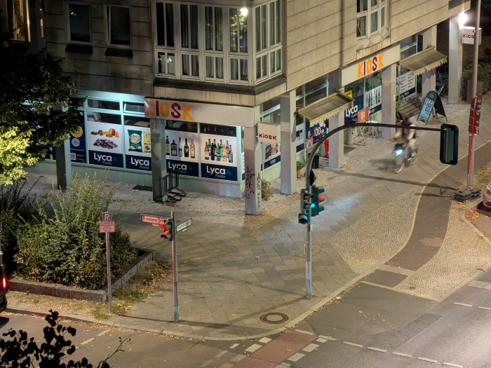 Die Telekamera hingegen macht gute Fotos. (Bild: Tobias Költzsch/Golem.de)