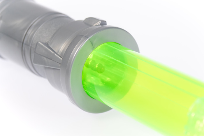 Die Klinge wird über einen cleveren Schraubmechanismus ausgefahren. (Bild: Martin Wolf/Golem.de)