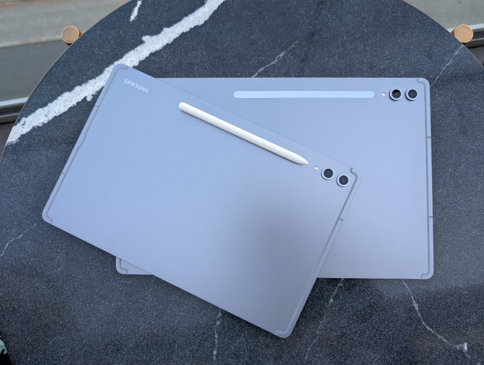 Das Galaxy Tab S10+ (oben) und das Galaxy Tab S10 Ultra (unten) (Bild: Tobias Költzsch/Golem.de)