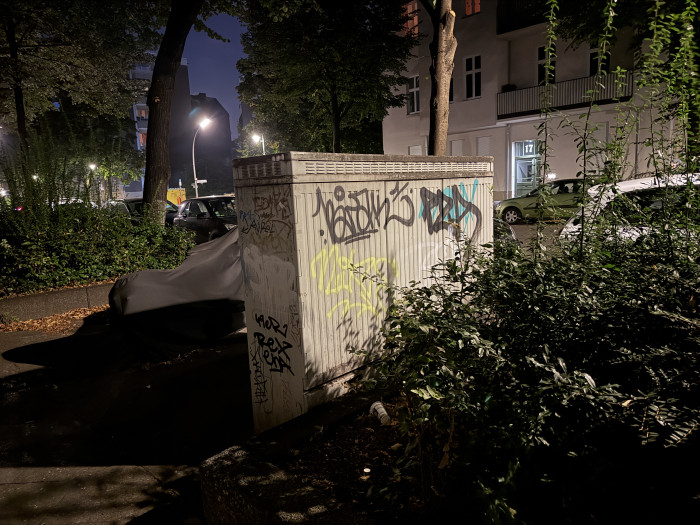 Nachtaufnahmen gelingen mit dem iPhone 16 Pro Max gut, ...