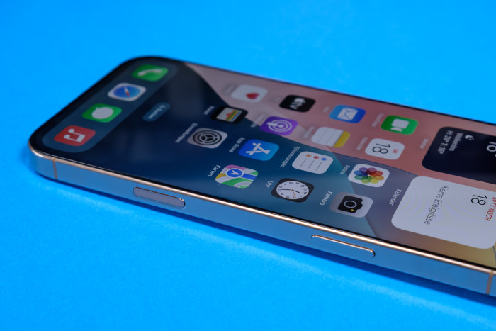 Neu hingegen ist der Kameraauslöser. (Bild: Tobias Költzsch/Golem.de)