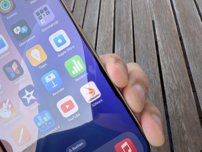 Der Bereich um den neuen Kameraauslöser scheint mitverantwortlich für das Problem zu sein. (Bild: Tobias Költzsch/Golem.de)