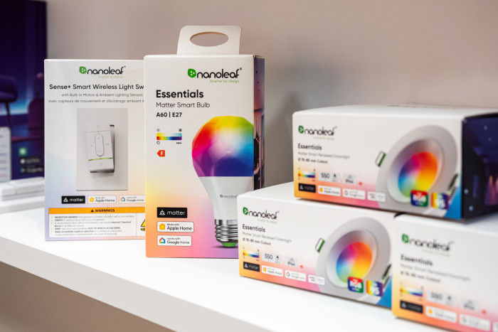 Der Sense+-Schalter https://www.golem.de/news/anywhere-schalter-nanoleaf-bringt-endlich-eigenen-schalter-fuer-lichtkacheln-2409-188804.html ist das vorerst letzte Nanoleaf-Produkt mit Thread. Neue Leuchtmittel koppeln sich ausschließlich über Wifi mit Matter. (Bild: Berti Kolbow-Lehradt)