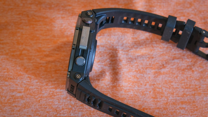 Mit dem Sensor auf der Rückseite kommt die T-Rex 3 auf rund 15,8 Millimeter. (Bild: Steinlechner / Golem.de)