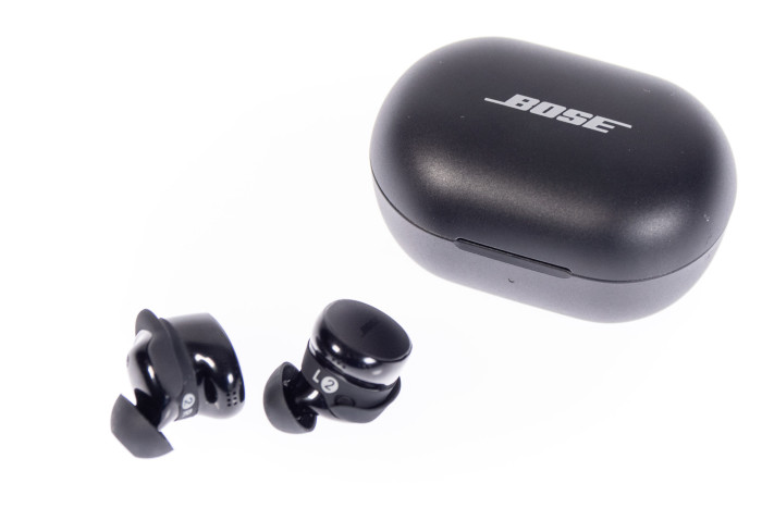 Quiet Comfort Earbuds 3 mit Ladeetui (Bild: Martin Wolf/Golem.de)