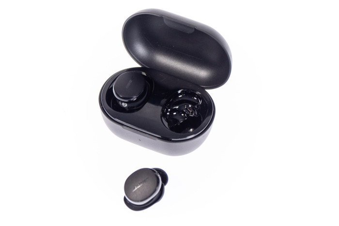 Quiet Comfort Earbuds 3 mit Ladeetui (Bild: Martin Wolf/Golem.de)